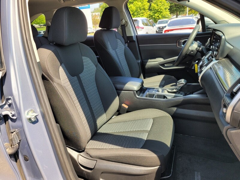 2023 Kia Sorento LX photo 16
