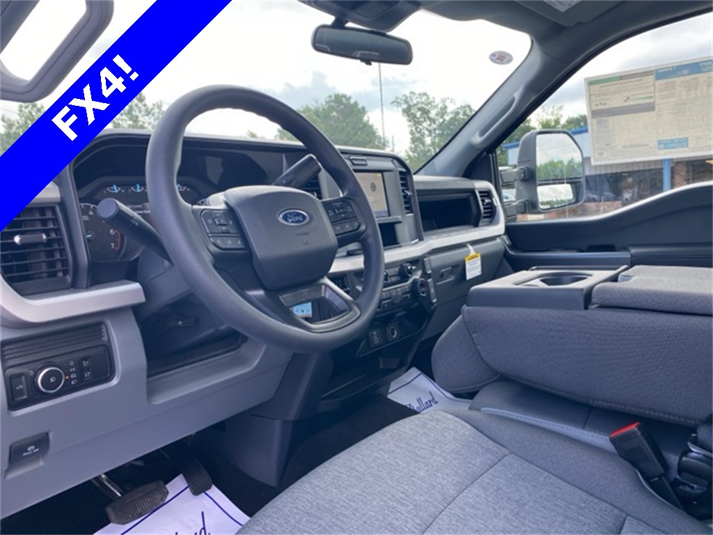 2025 Ford F-350 XL photo 4