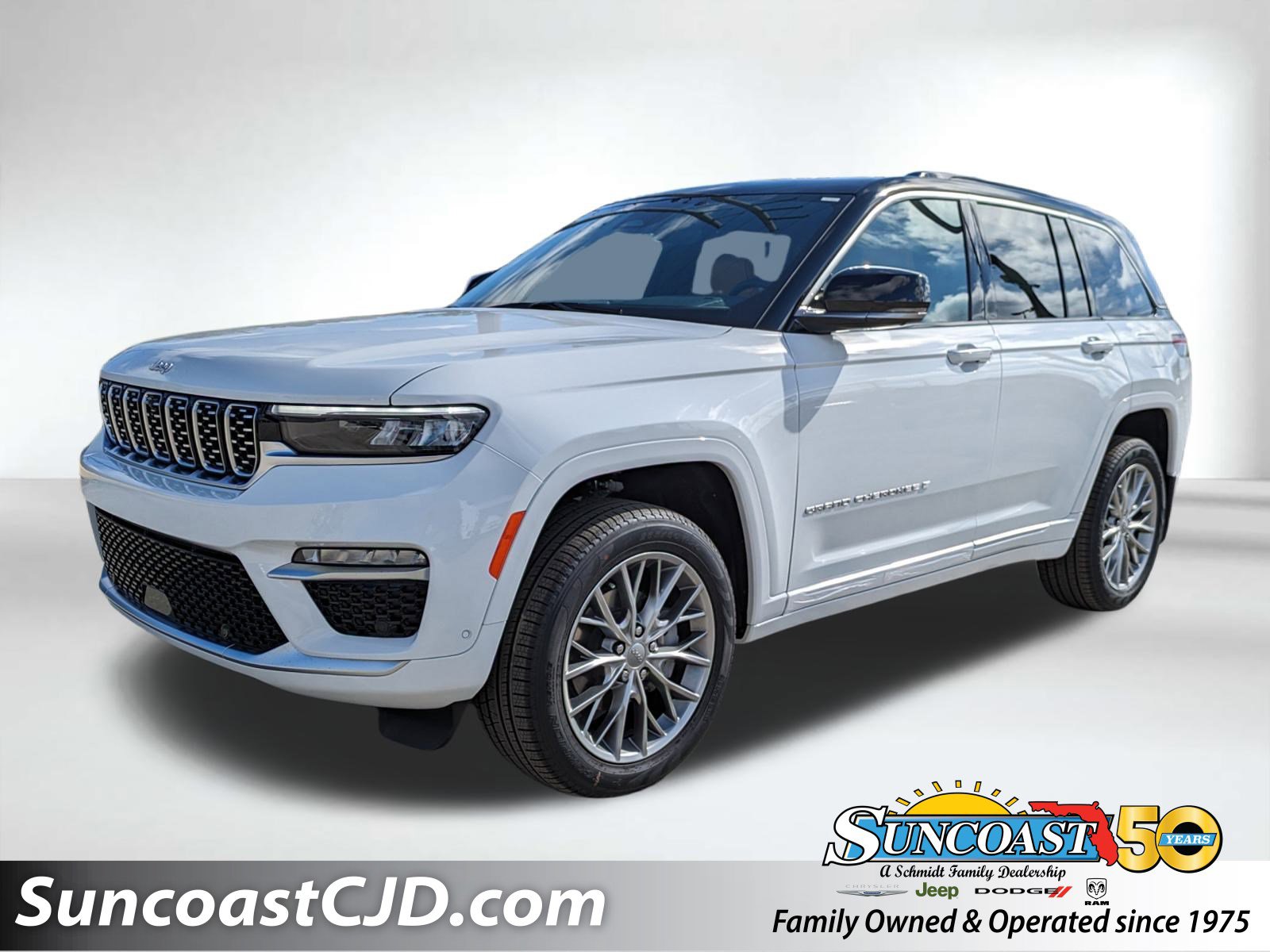 2025 Jeep Grand Cherokee Summit's photo
