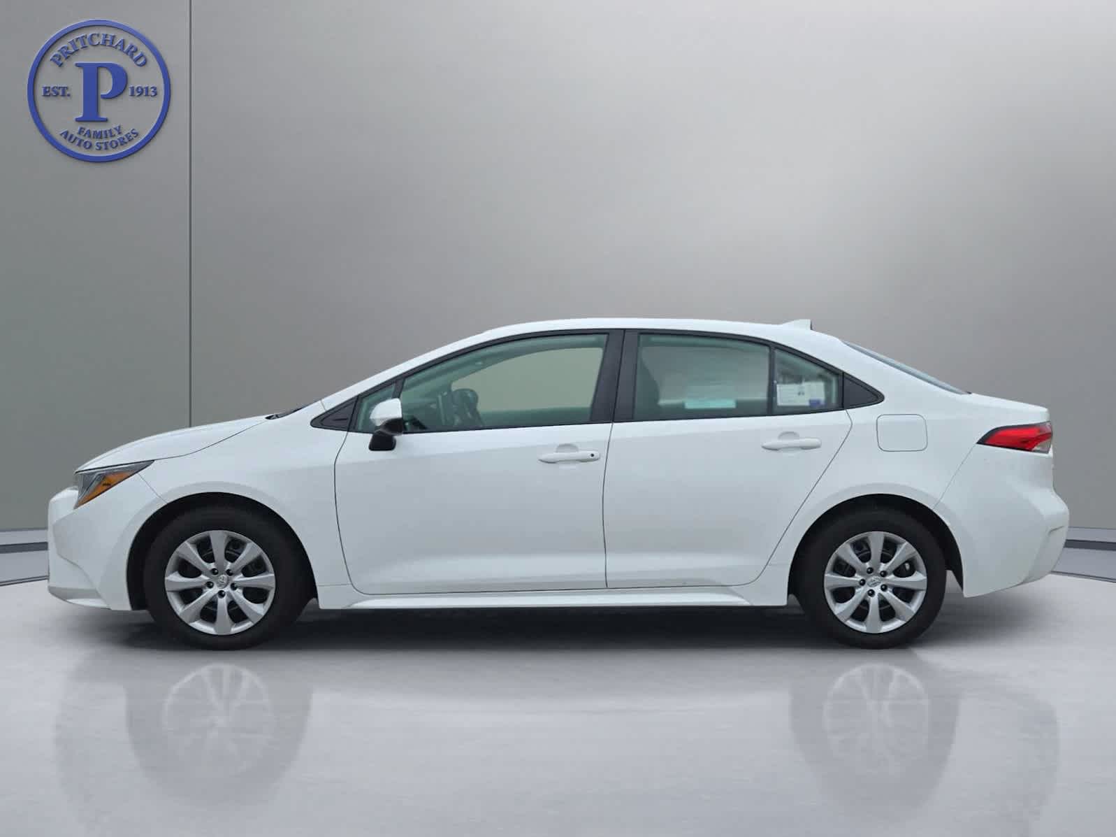2021 Toyota Corolla LE photo 2