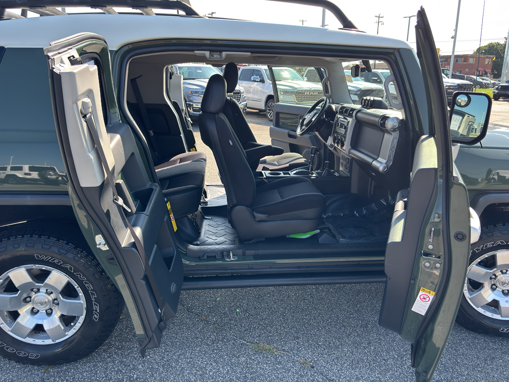 2014 Toyota FJ Cruiser Base photo 18