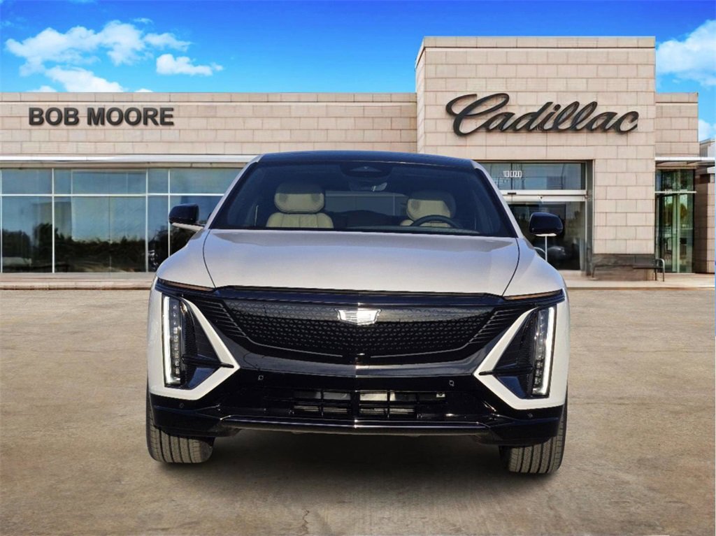 2025 Cadillac Lyriq Sport photo 2