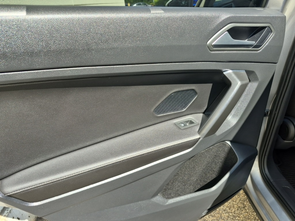 2022 Volkswagen Tiguan S photo 11