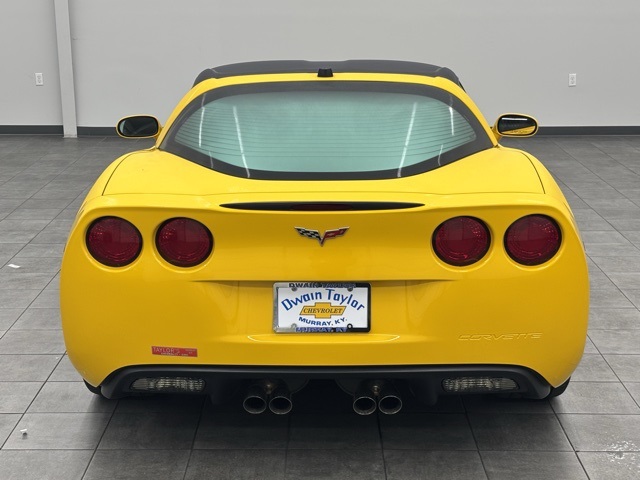 2005 Chevrolet Corvette Base photo 3