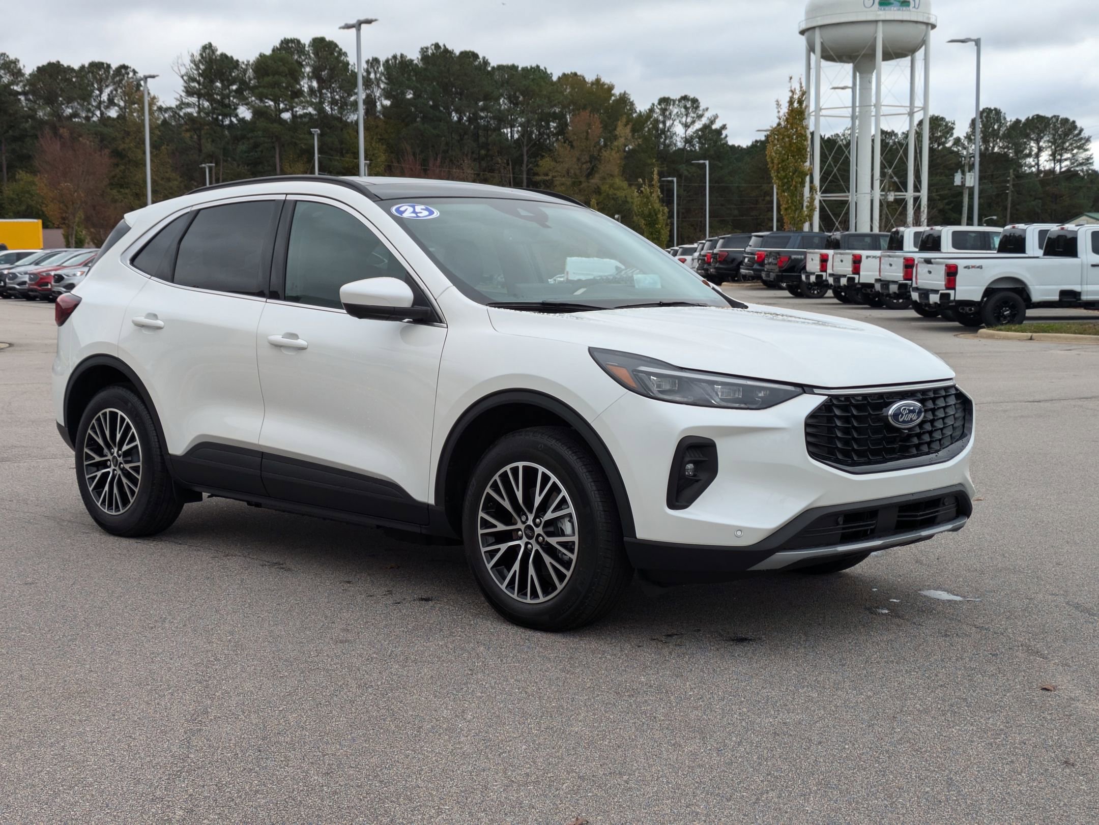 2025 Ford Escape Plug-In Hybrid photo 2