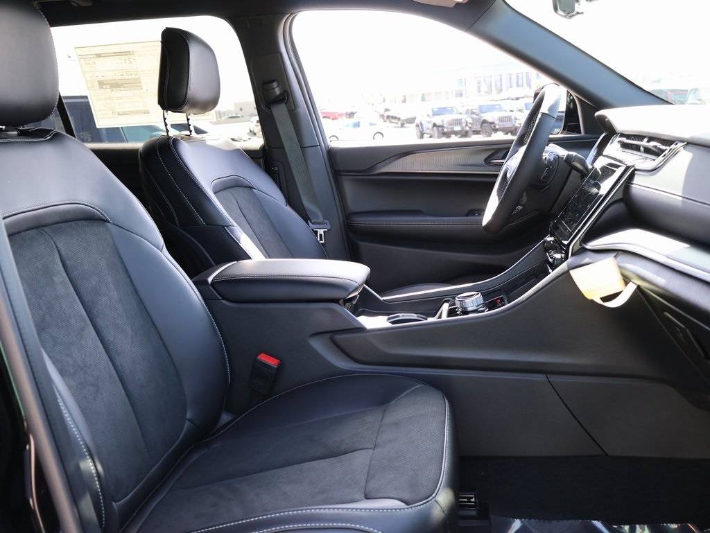 2025 Jeep Grand Cherokee Altitude X photo 9
