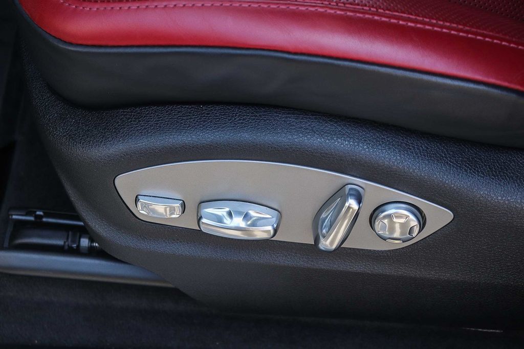 2024 Porsche Macan S photo 20