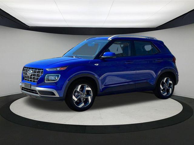 2025 Hyundai Venue SEL photo 2