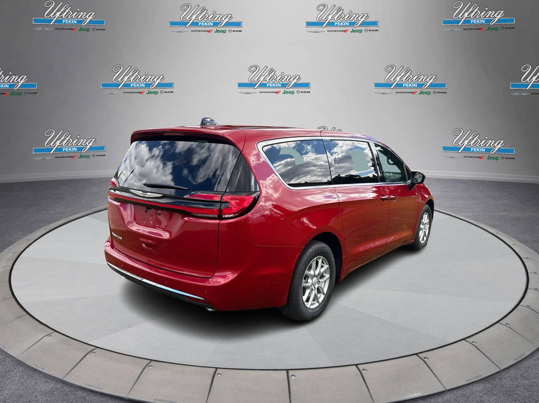 2026 Chrysler Pacifica photo 3