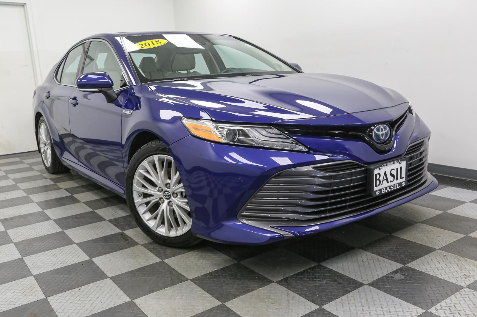2018 Toyota Camry Hybrid XLE photo 2