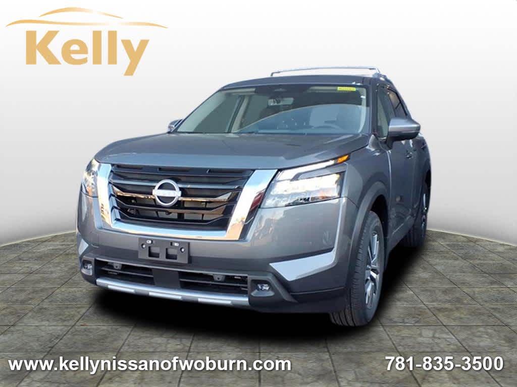 2025 Nissan Pathfinder SL's photo