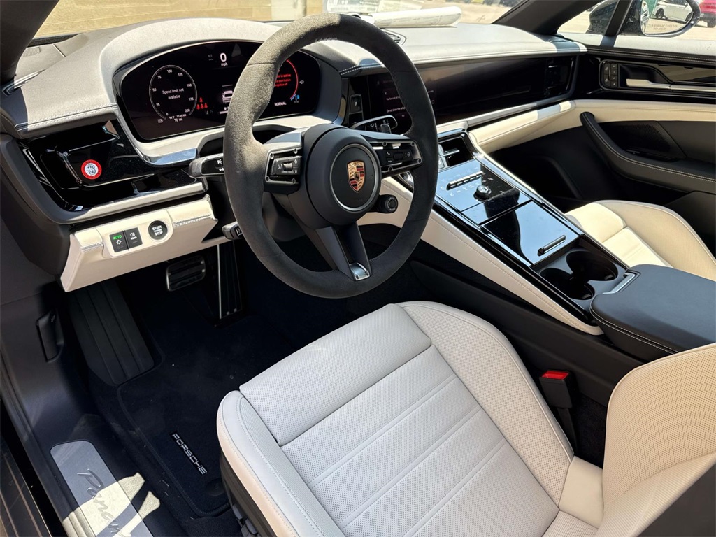 2025 Porsche Panamera 4 photo 14