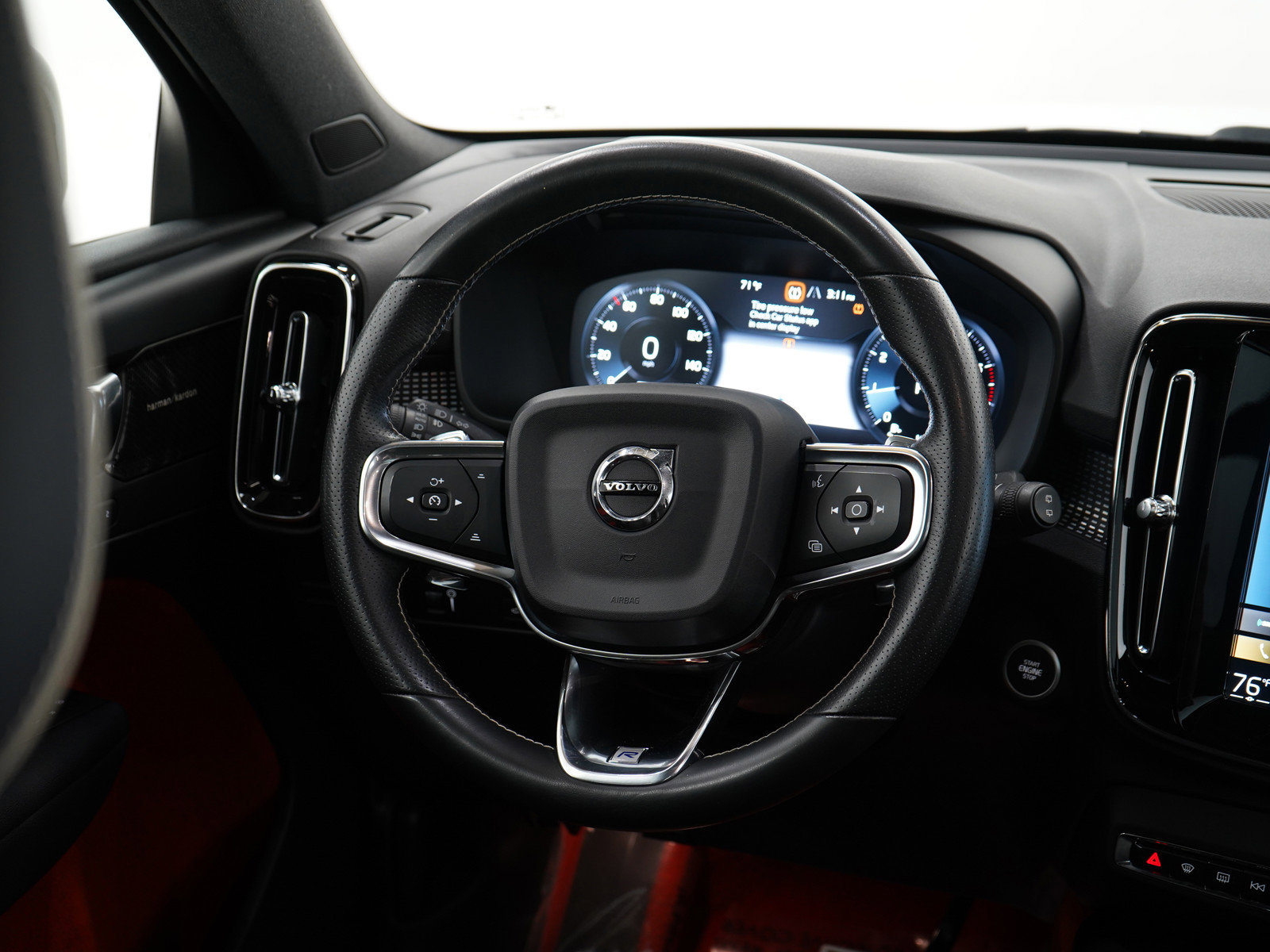 2019 Volvo XC40 R-Design photo 13