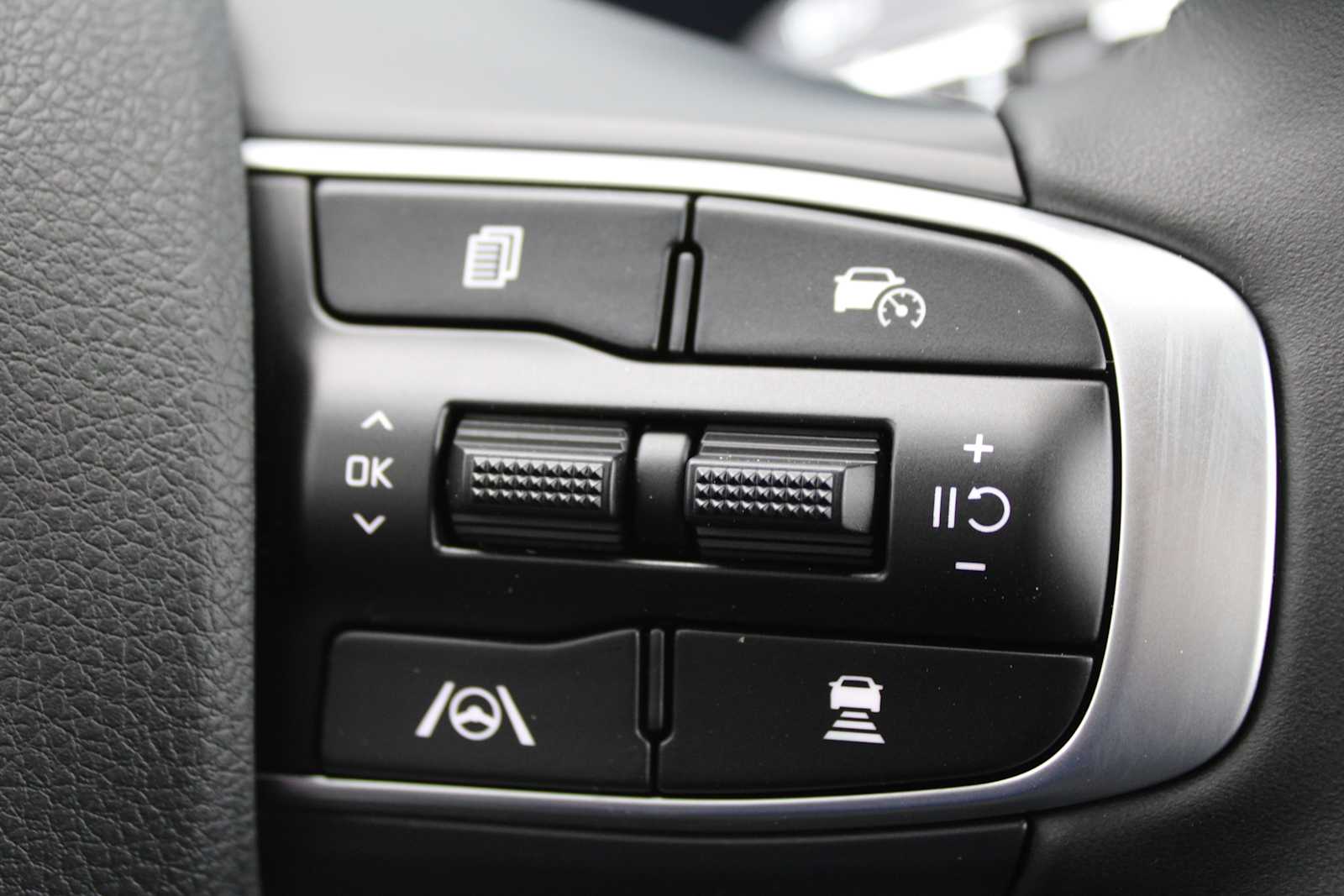 2025 Kia K5 GT-Line photo 27