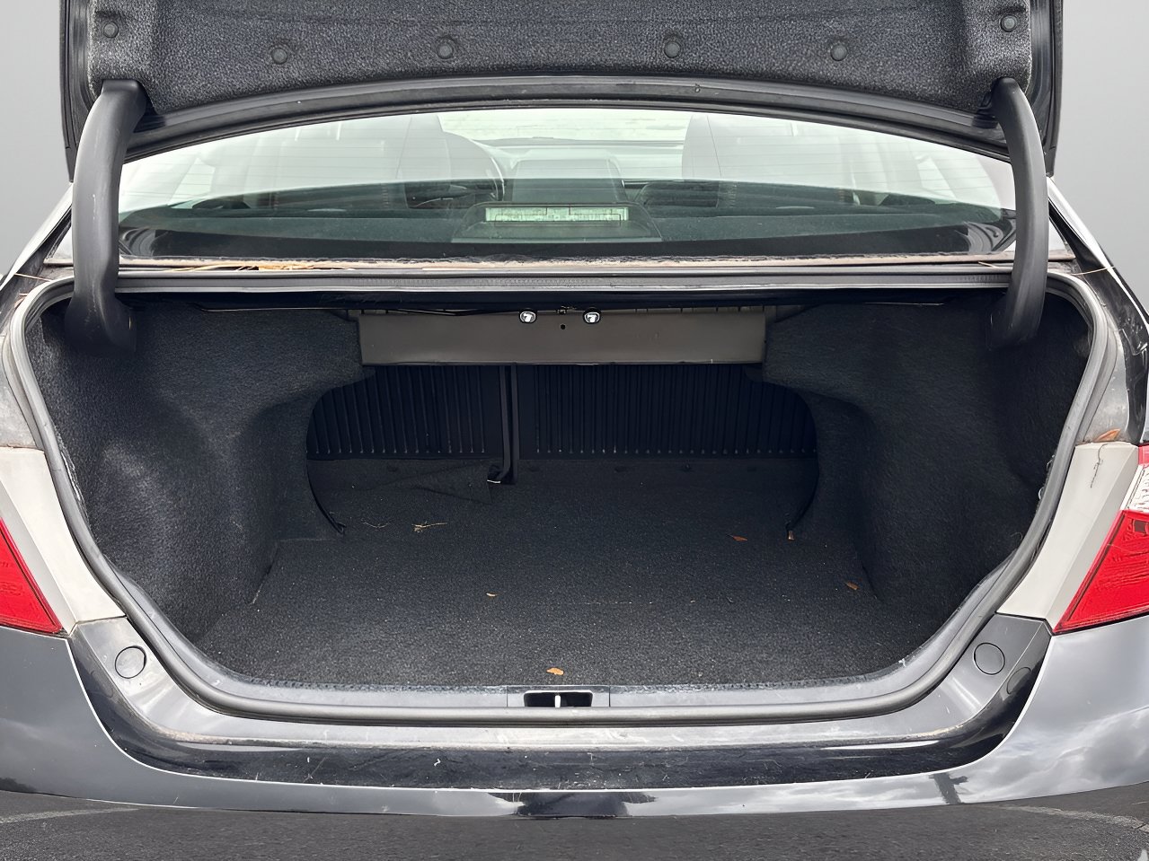 2017 Toyota Camry SE photo 25