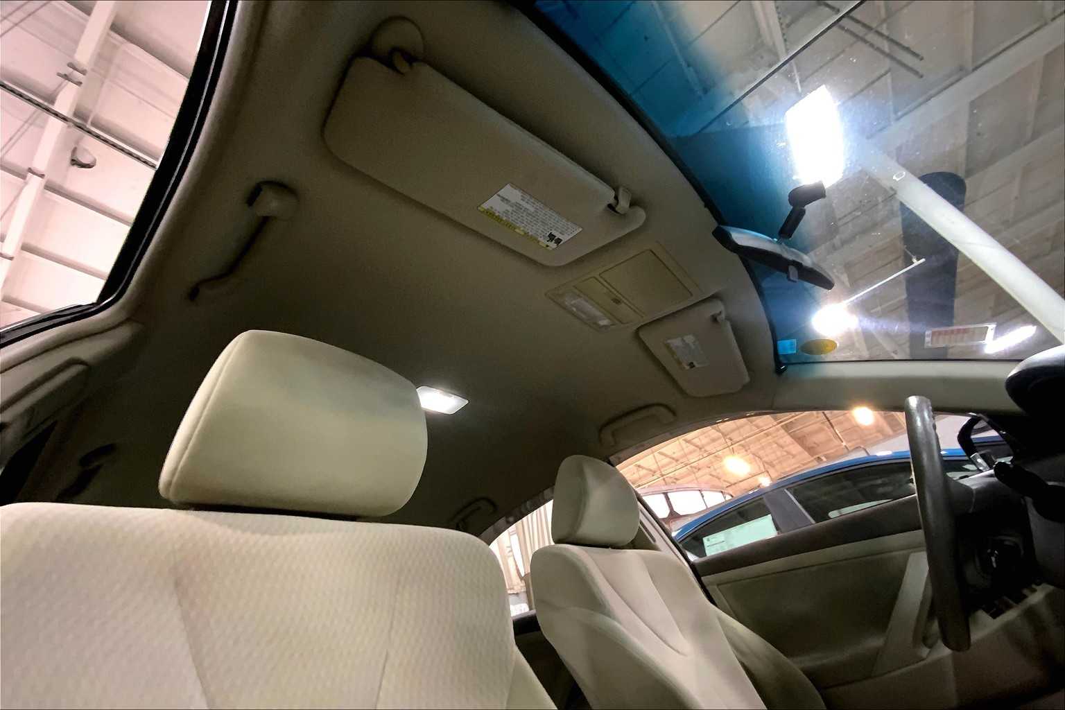 2011 Toyota Camry LE photo 12
