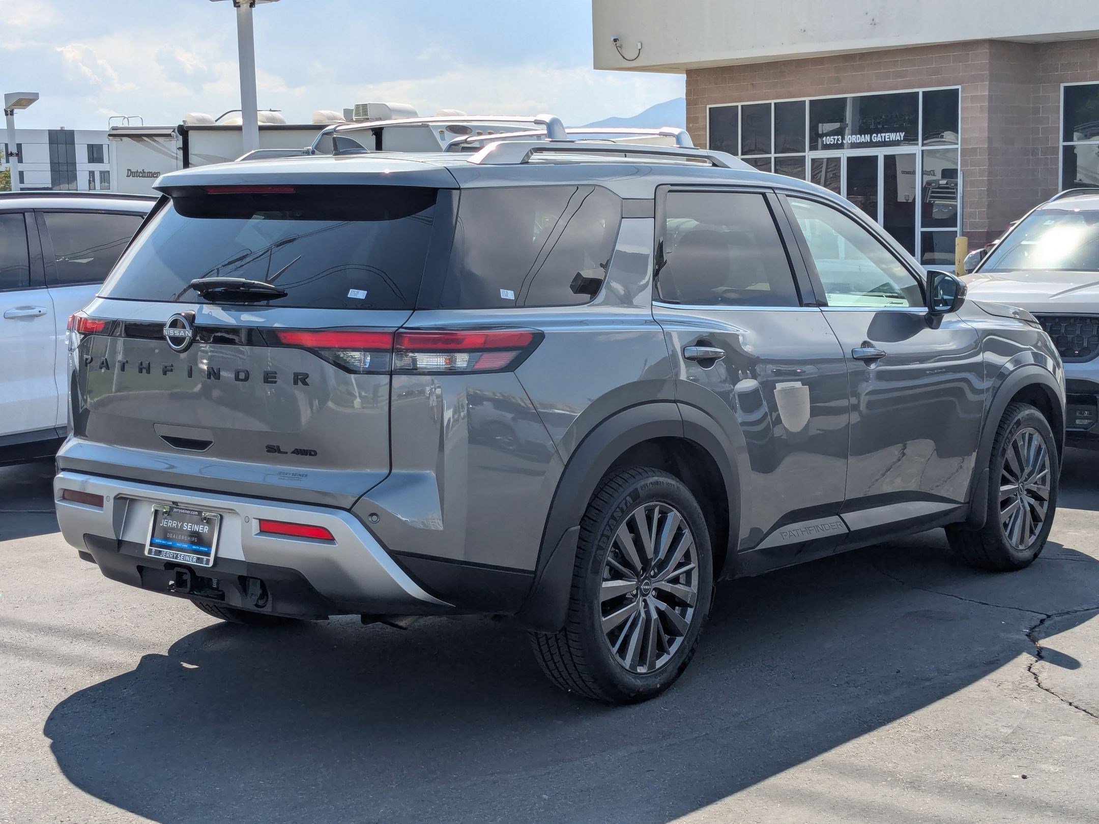 2023 Nissan Pathfinder SL photo 5