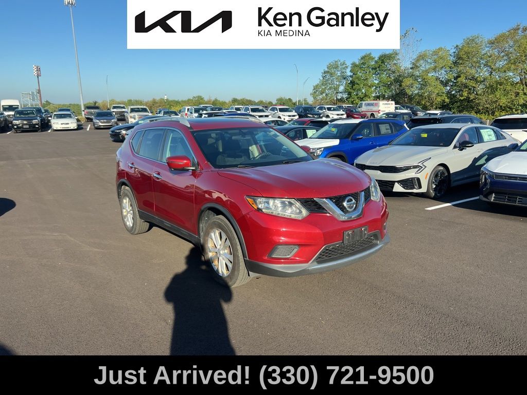 2016 Nissan Rogue SV photo 2