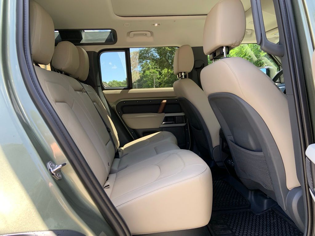 2023 Land Rover Defender 110 S photo 16
