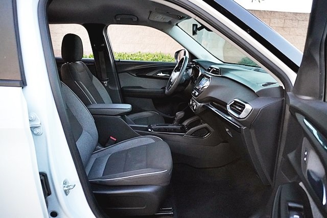 Used 2022 White Chevrolet LT image 10