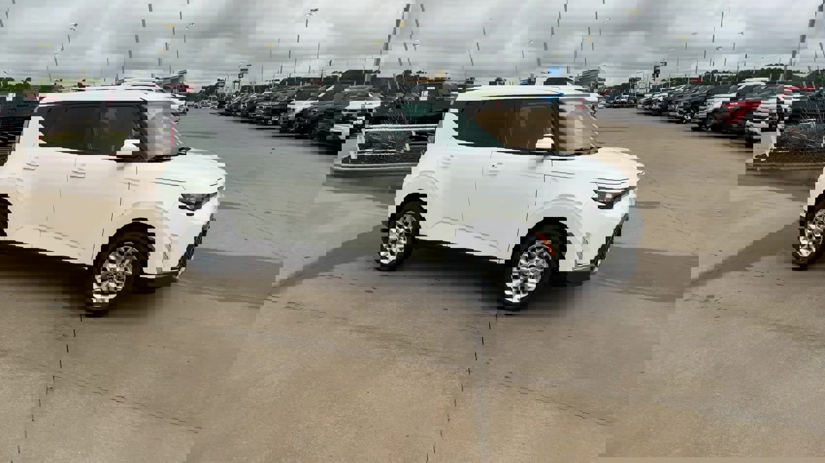 2023 Kia Soul S photo 2