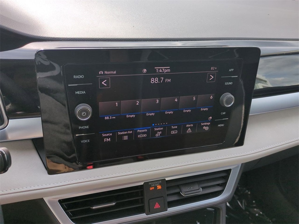 2025 Volkswagen Taos SE photo 12