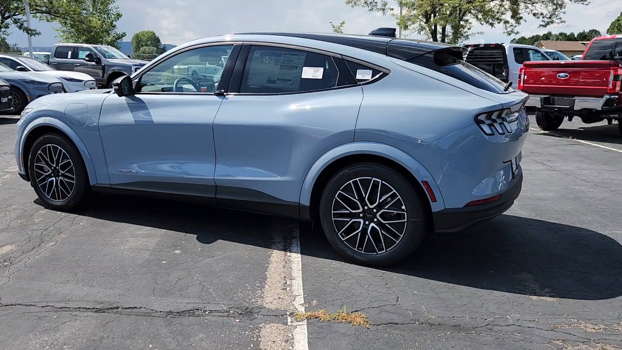 2025 Ford Mustang Mach-E Premium photo 4