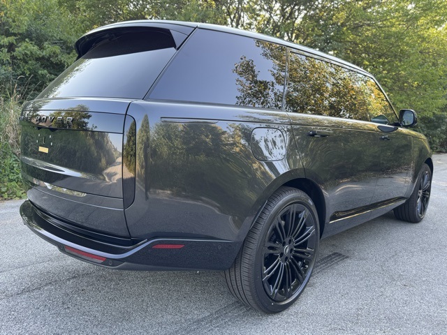 2025 Land Rover Range Rover SE photo 5