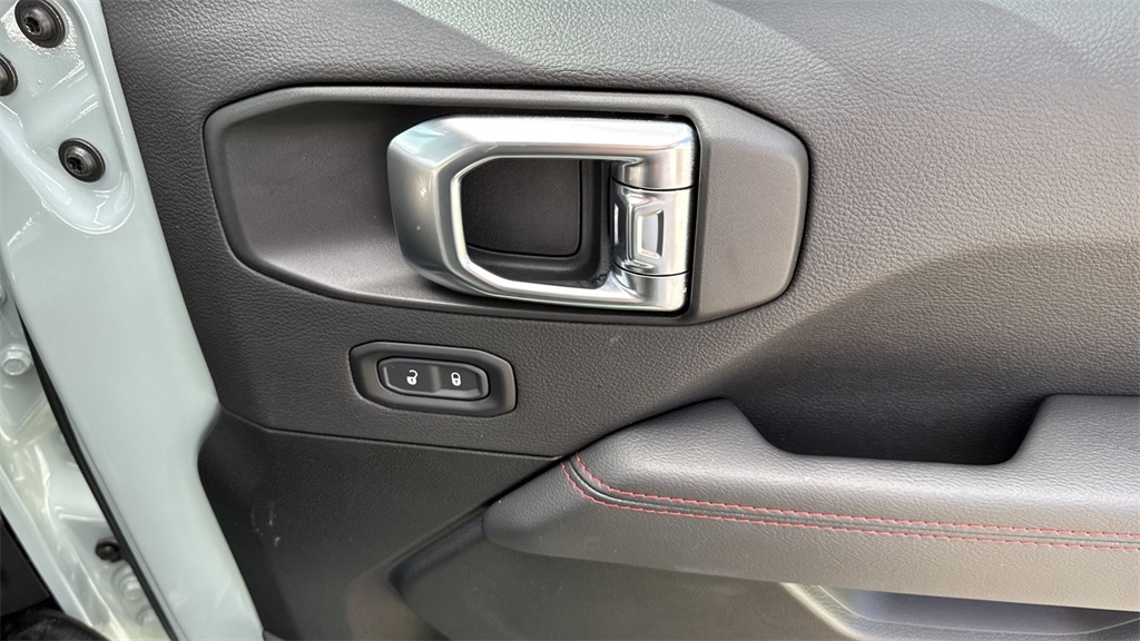 2023 Jeep Wrangler Two-Door Rubicon photo 42