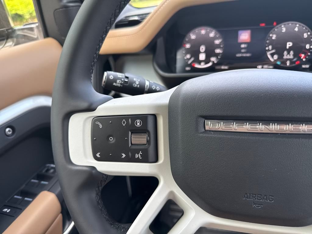 2025 Land Rover Defender 130 X-Dynamic SE photo 22