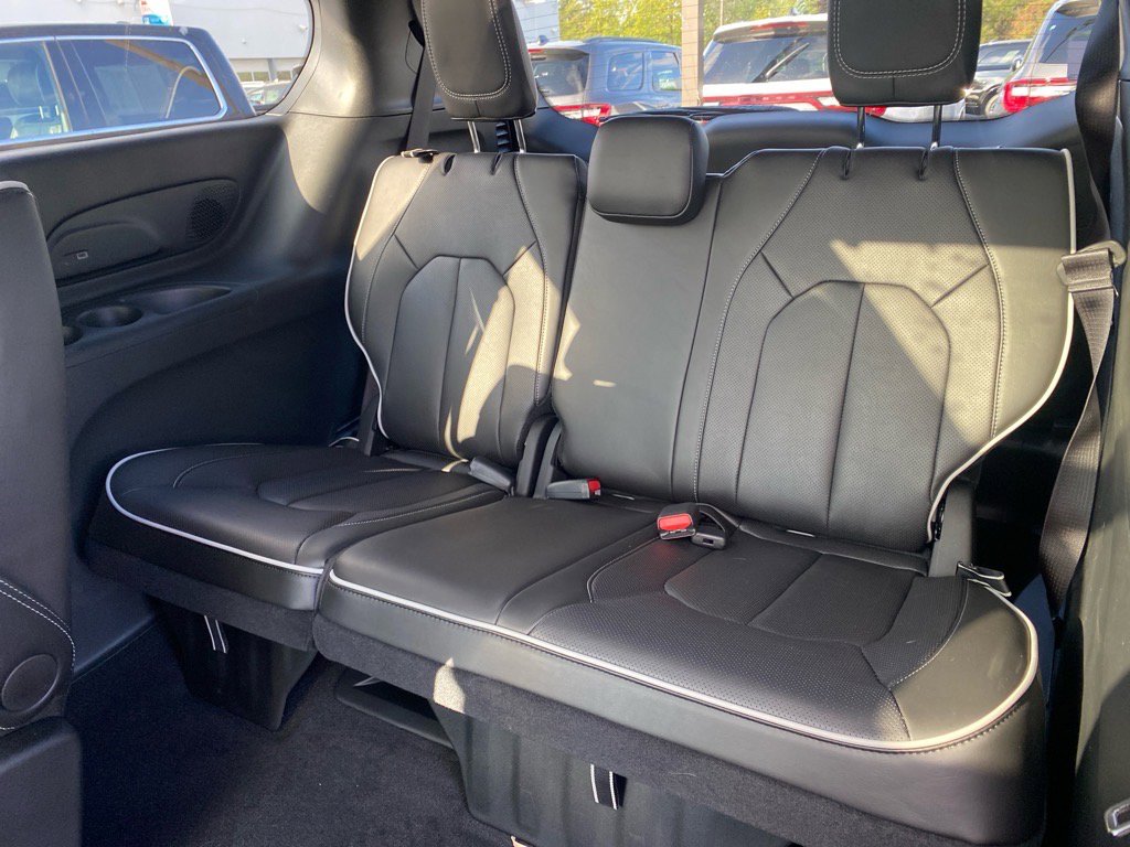 2026 Chrysler Pacifica Limited photo 12