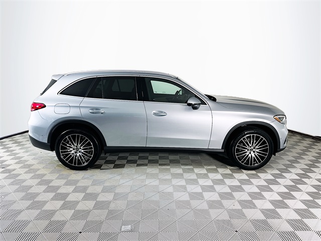2026 Mercedes Benz GLC 300 photo 8