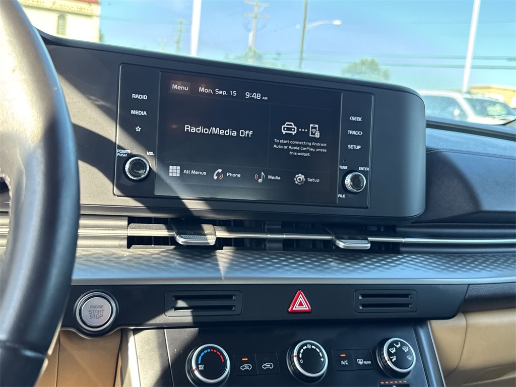 2024 Kia Carnival LX photo 21