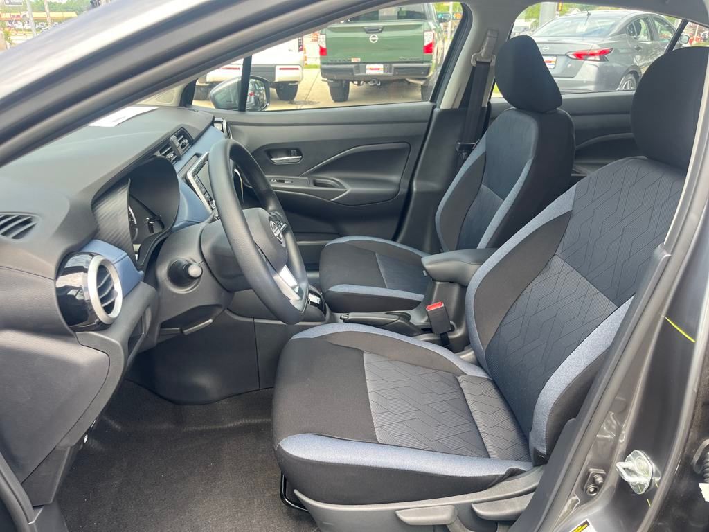2025 Nissan Versa 1.6 SV photo 13