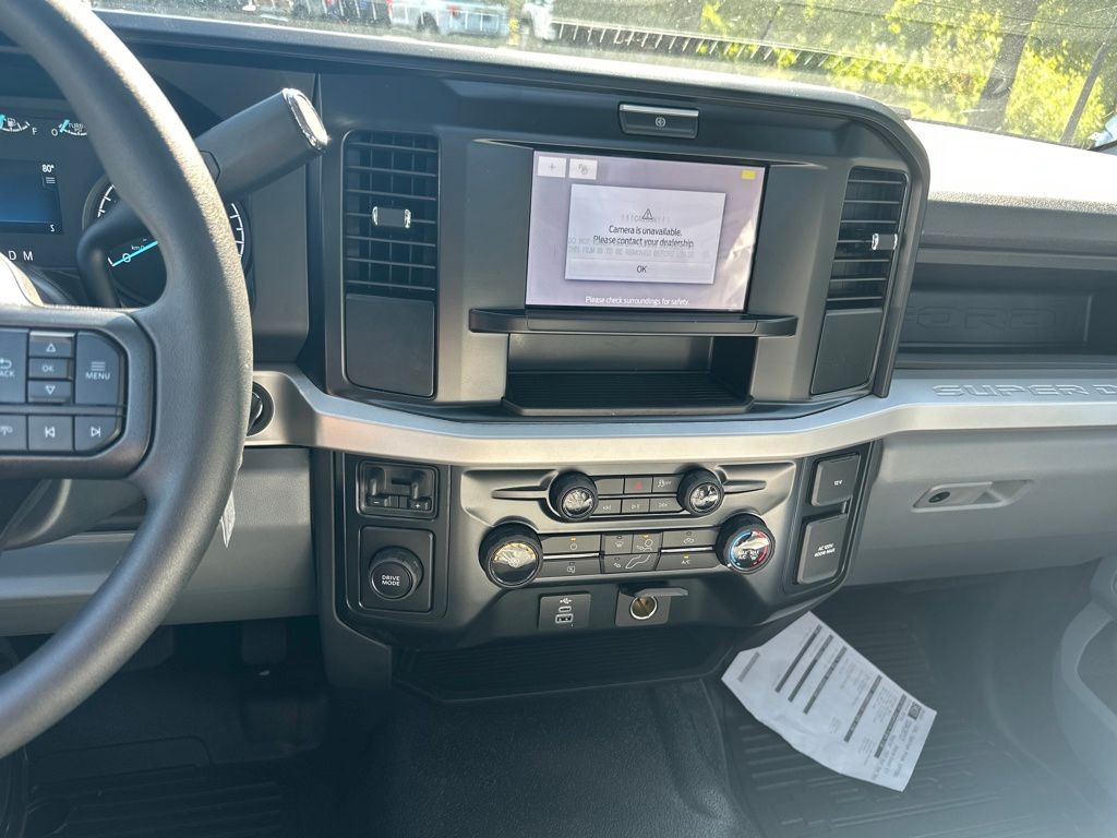 2025 Ford F-600 photo 2