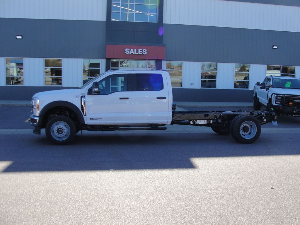 2026 Ford F-550 Super Duty Chassis Cab XL's photo