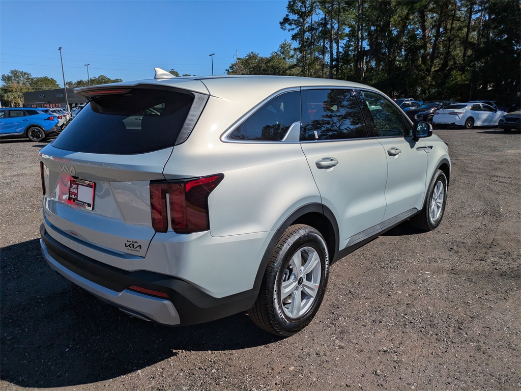 2026 Kia Sorento LX photo 3