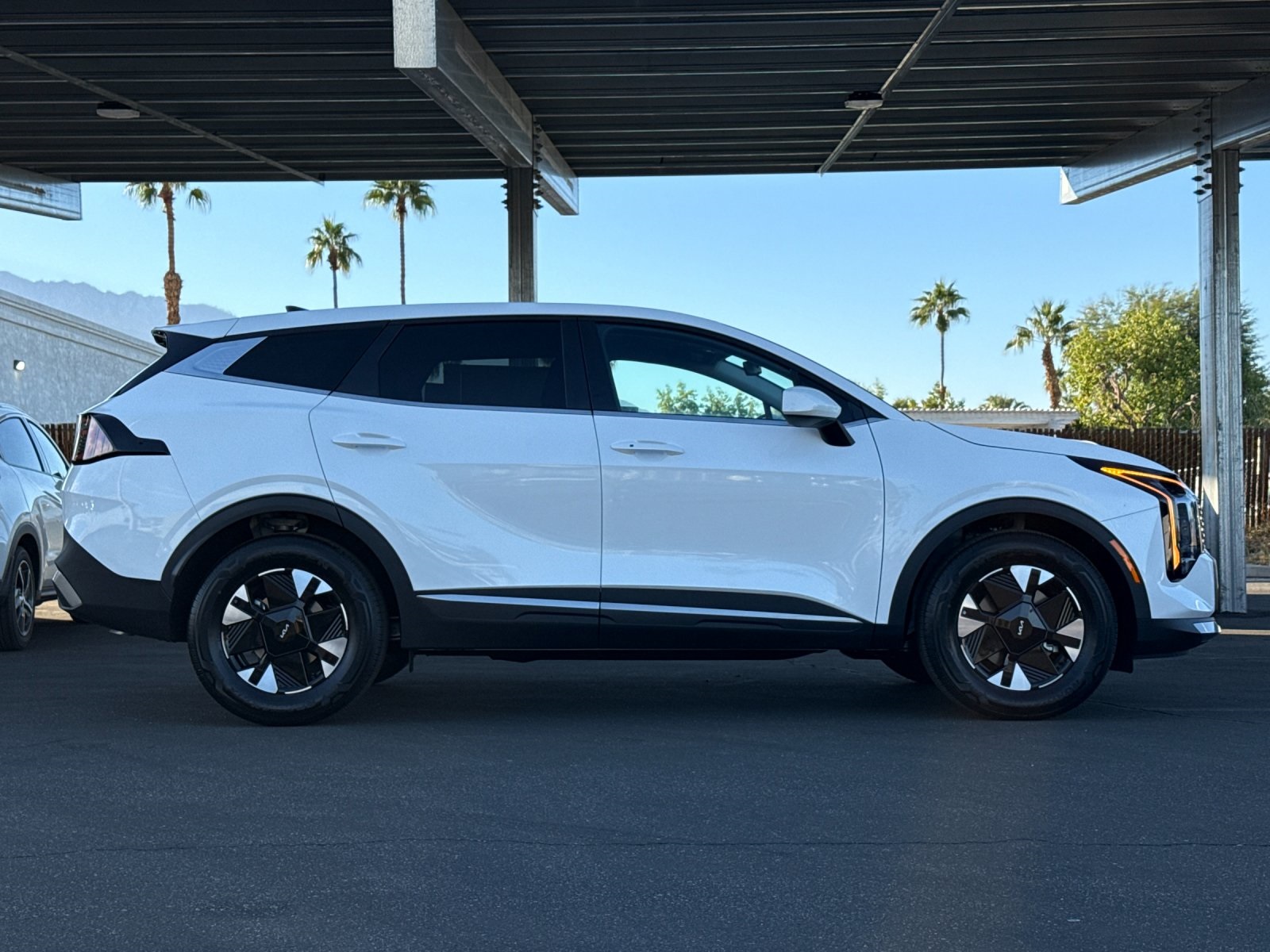 2026 Kia Sportage Hybrid LX photo 2