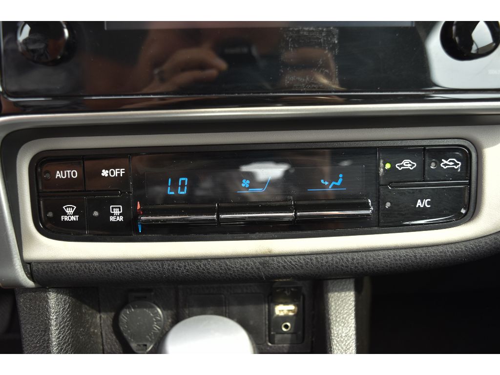 2019 Toyota Corolla LE photo 20