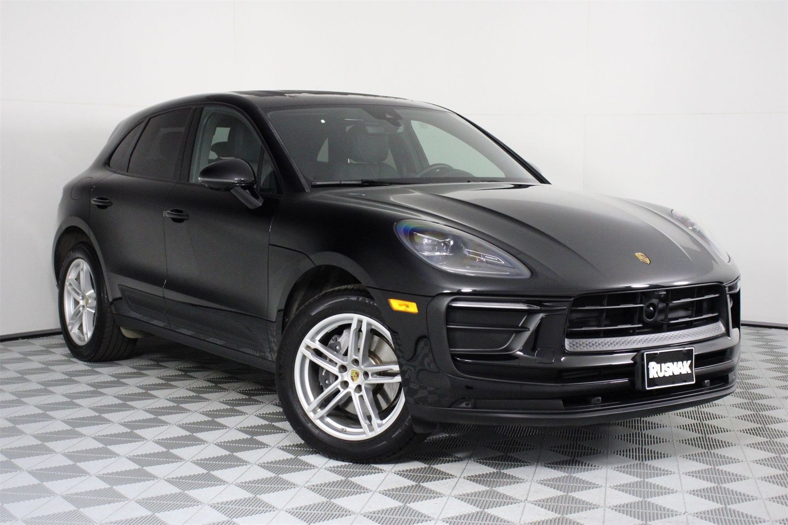 2025 Porsche Macan photo 9