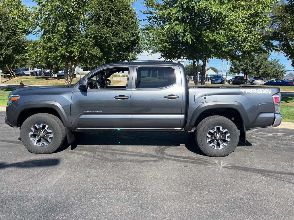 2022 Toyota Tacoma SR5 photo 2