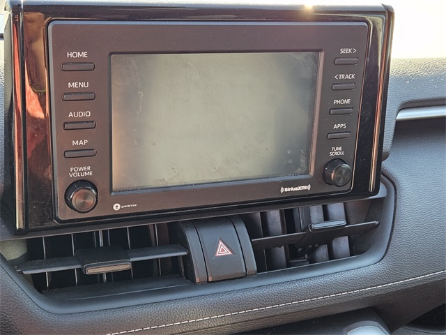 2020 Toyota RAV4 XLE photo 19