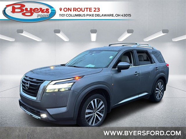 2022 Nissan Pathfinder Platinum's photo