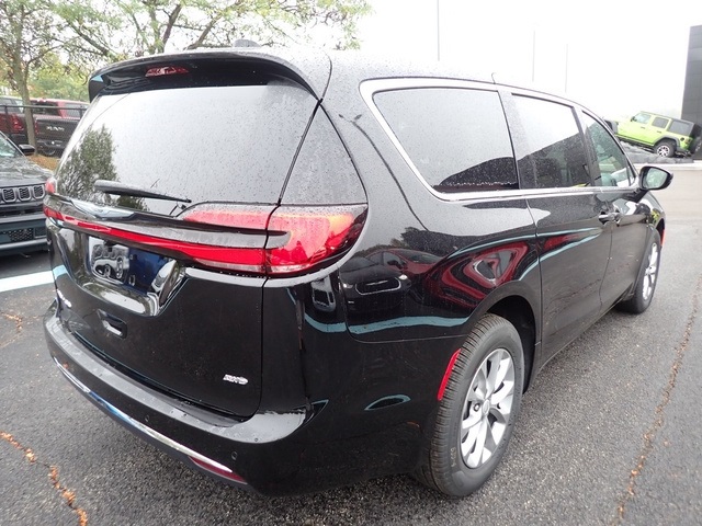 2026 Chrysler Pacifica photo 6