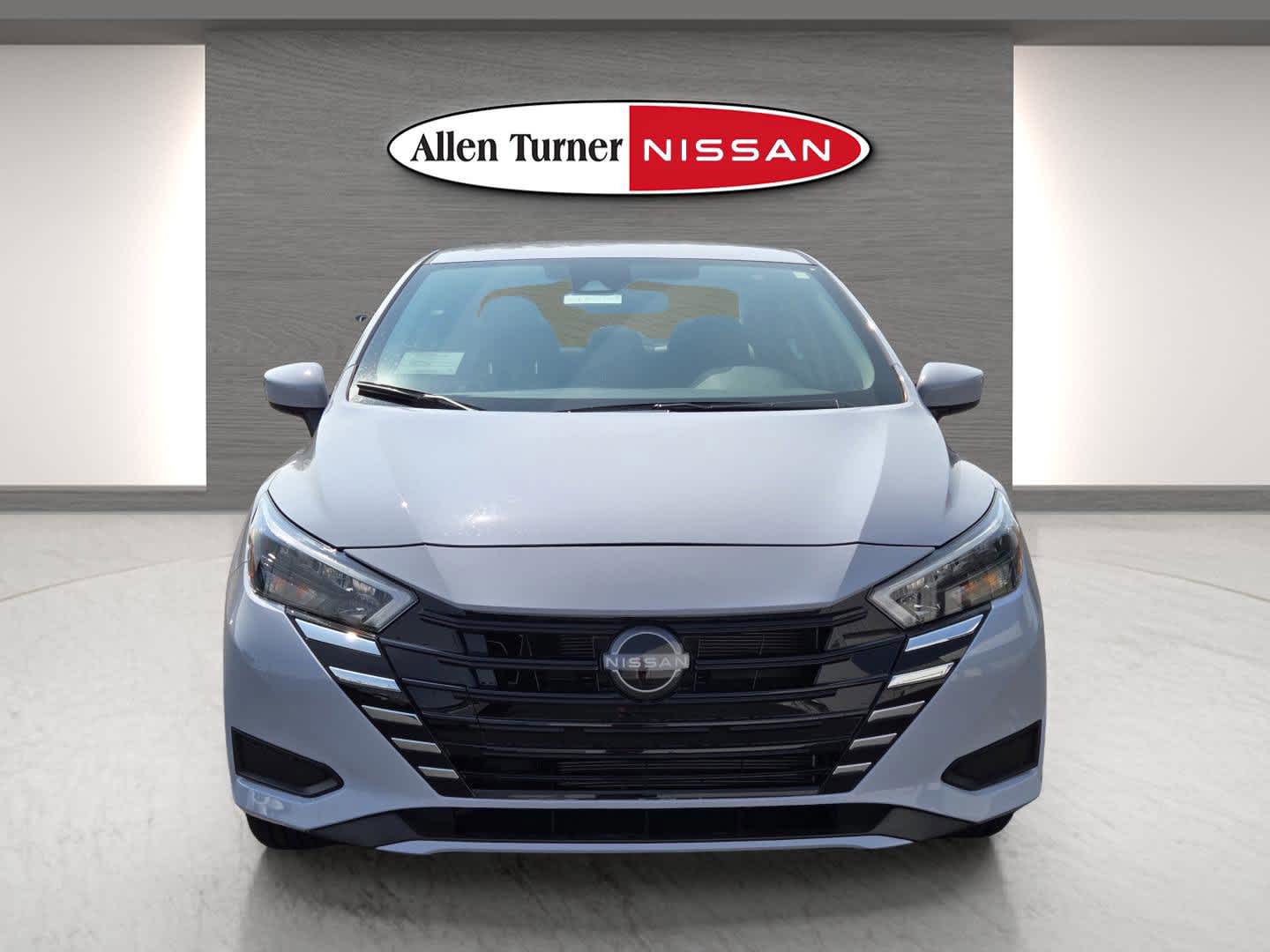 2025 Nissan Versa SV photo 4
