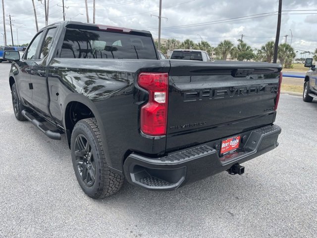 2026 Chevrolet Silverado 1500 Custom photo 3