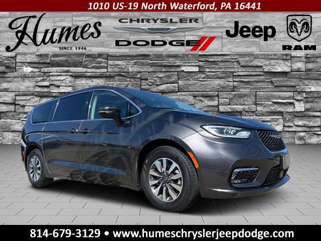 2023 Chrysler Pacifica Hybrid Touring L's photo