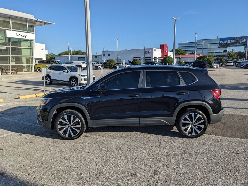 2024 Volkswagen Taos SE photo 4