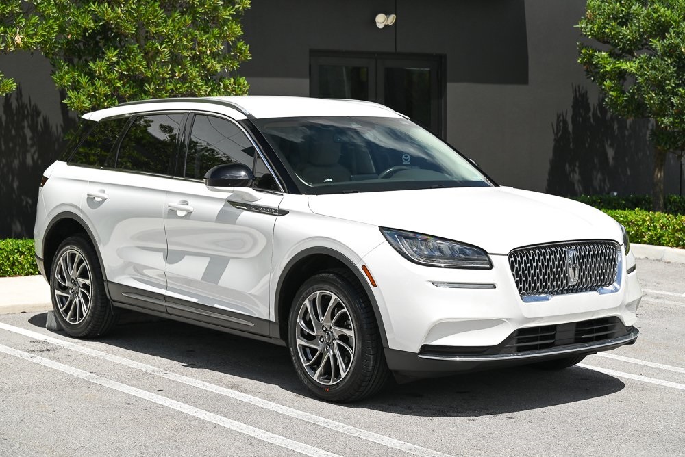 2021 Lincoln Corsair Standard photo 3