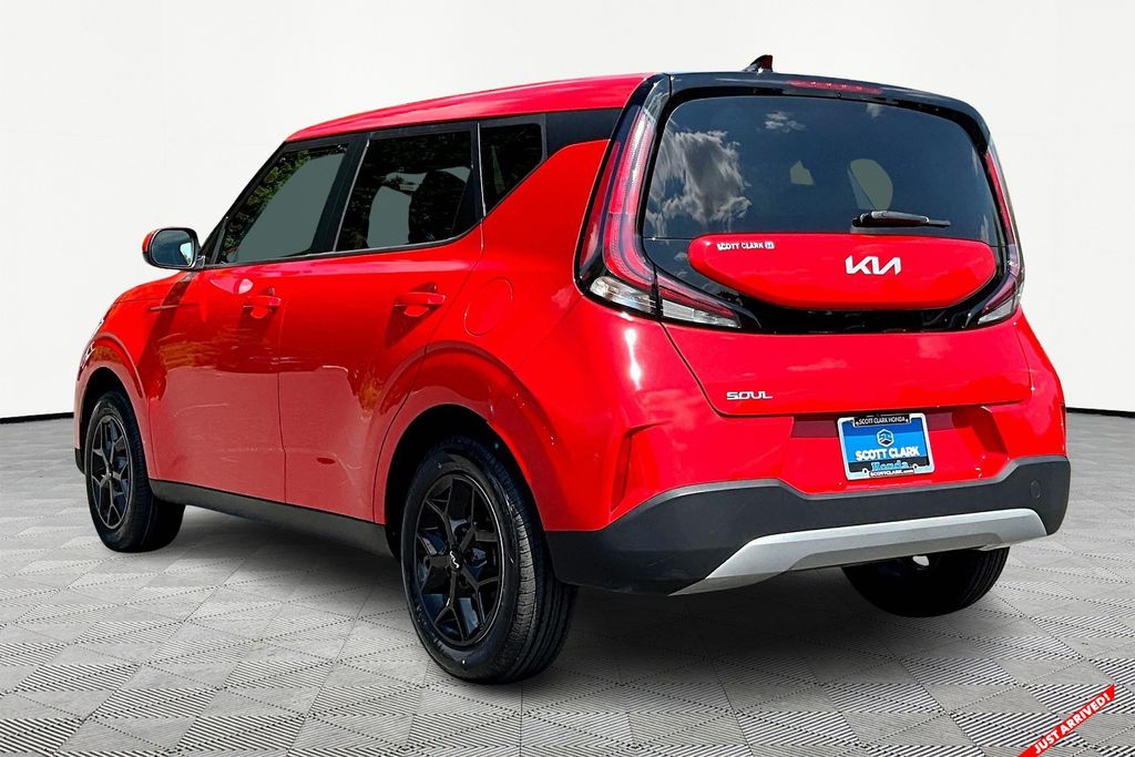 2023 Kia Soul LX photo 4